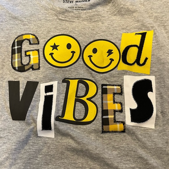 ⭐️NWT - Steve Madden Kids - Graphic Tee with Lace-Up Sleeves - Size L (12) - Picture 2 of 6